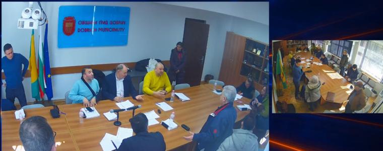 Комисията по общинска собственост гласува оттегляне на докладната за гаражите в района на пазара (ВИДЕО)