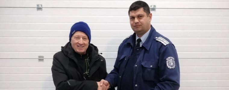 Полицаи в Шумен върнаха плик с изгубени пари на мъж от Добрич (ВИДЕО)