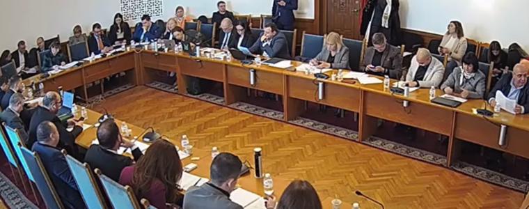 Правната комисия в НС реши: Секциите в страните извън ЕС се ограничават до 20