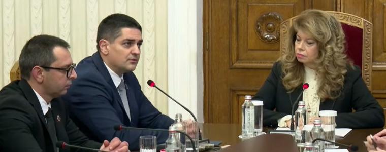 Радостин Василев към президента Илияна Йотова: Трябваше да подадете оставка с Румен Радев