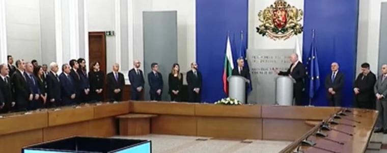 Служебният кабинет на Гюров прие властта от правителството на Желязков