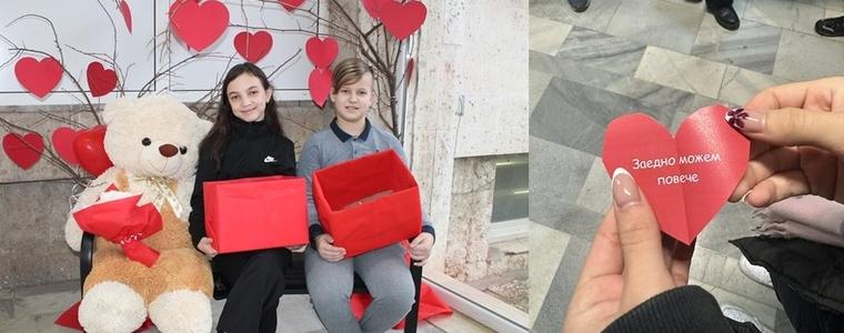 Ученици от СУ „Св. св. Кирил и Методий“ с романтична инициатива за Деня на любовта (СНИМКИ)