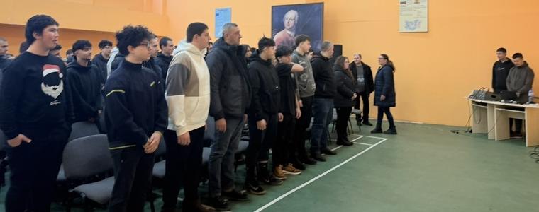 В гимназия „М. В. Ломоносов“ отбелязаха Деня на Апостола