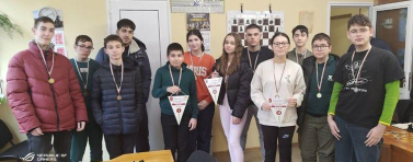 ПМГ „Иван Вазов“ – първи на ученически игри по шахмат от VIII до X клас (СНИМКИ)