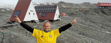 Проф. Развигор Дърленски прослави ФК „Добруджа“ и на Антарктида (СНИМКИ)