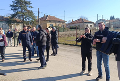 Българи и румънци зарязаха лозите в Кардам