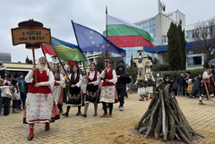 Кукерски празник в центъра на Балчик 