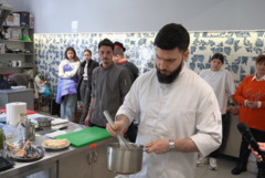 Млади топ готвачи, с опит от цял свят, изнесоха мотивационен урок в ПГ по туризъм (ВИДЕО)