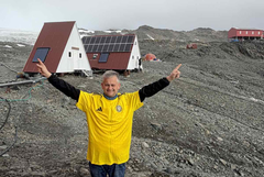 Проф. Развигор Дърленски прослави ФК „Добруджа“ и на Антарктида (СНИМКИ)