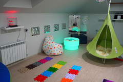 Сензорна зала подпомага терапевтичната работа с деца в Добрич (ВИДЕО)