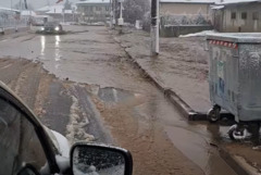 ВНИМАНИЕ: В района на Батово пътят е заледен, а центърът на селото – наводнен