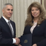 Йотова връчи мандата на Гюров, той обяви на какви министри ще разчита