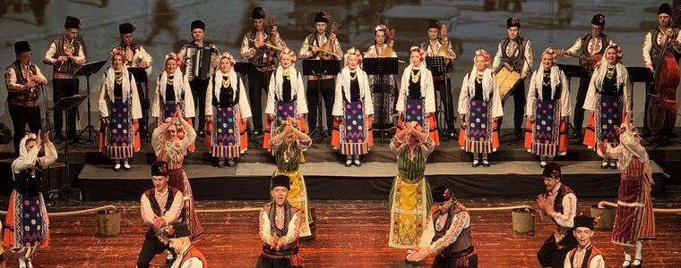 Ансамбъл „Добруджа“ с впечатляващ концерт на сцената на Държавна опера – Бургас