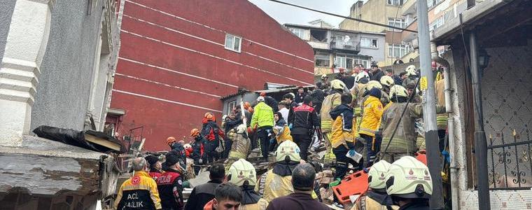 Две сгради рухнаха в Истанбул след експлозия