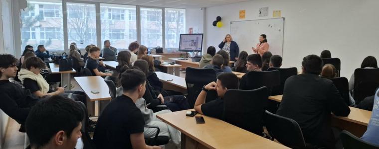 Финансовата грамотност е на фокус в гимназия „Райко Цончев“ (ВИДЕО)