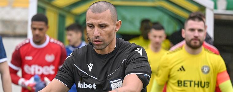 ФУТБОЛ: Съдиите в областната група ще бъдат с техника и екипировка като колегите си в елита