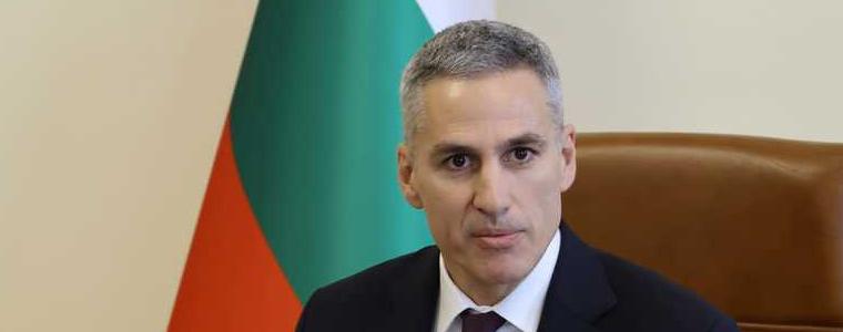 Гюров: България има достатъчни запаси от горива, няма да допуснем изкуствена паника