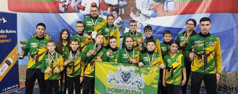 КАРАТЕ: КК „Добруджа“ с 13 медала от Държавното в Благоевград 