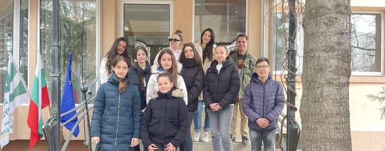 Младежи от Добрич се потопиха в света на журналистиката (ВИДЕО)