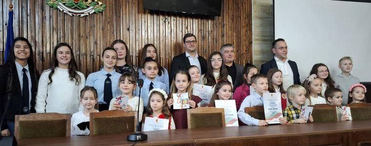 Наградиха победителите в конкурса „За да я има България“ в Добрич