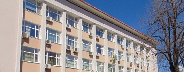 Община Добрич почиства езерото в парка