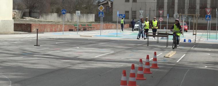 Осем ученически отбора се включиха в състезание по пътна безопасност в с. Паскалево (ВИДЕО)