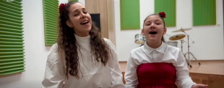 Певците от "Сарандев" с музикални поздрави за Трети март (ВИДЕО)