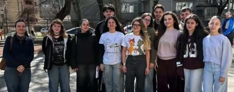 Ученици от ЕГ „Гео Милев“ се класираха за Националния турнир по дебати