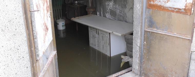 Втора седмица без решение: мазите на бл.35 на Балик са пълни с фекални води (ВИДЕО)