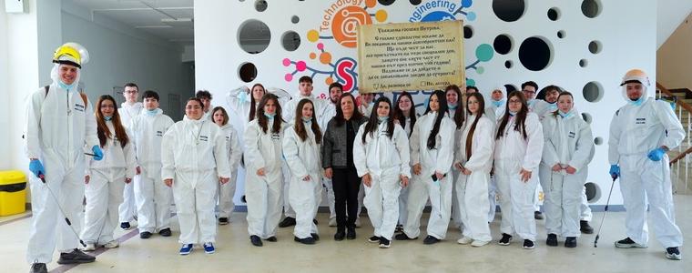 Вълнуваща покана за бал в СУ "Любен Каравелов" в Добрич