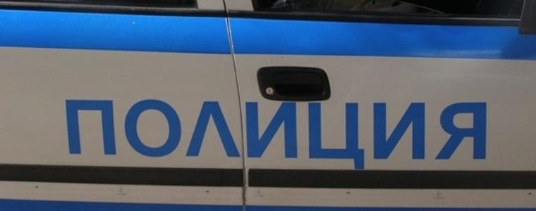 Задържаха 19-годишен, потрошил стъкло на спирка в ЖК "Добротица"