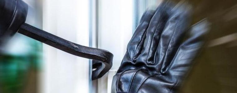 Задържаха 36-годишен мъж за кражба на 1030 евро от частен имот в село Зърнево