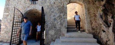 Масово анулират резервации за Гърция заради войната в Иран