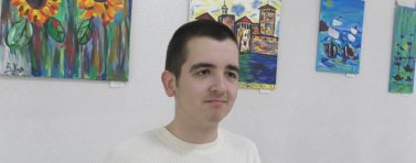 Осмокласник реди втора самостоятелна изложба, вдъхновен от красотата на родната земя (ВИДЕО)
