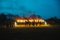 12 “г“ на Езикова гимназия с „огнена и гореща“ покана към класната си за бала (СНИМКИ) 