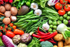 Чушките поскъпнаха с 58 процента на дребно тази седмица, портокалите и крушите поевтиняха, сочат данните на САПИ