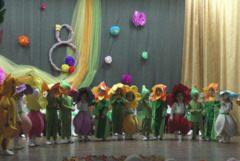 Децата от Бранище поздравиха майки и баби с празничен концерт за 8 март (ВИДЕО)