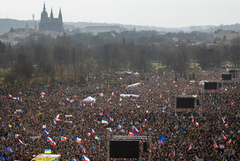 Най-масовият чешки протест от 2019 г. насам: 200 хиляди се събраха в Прага срещу правителството на Бабиш