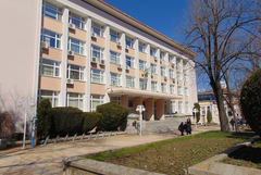 Община Добрич почиства езерото в парка