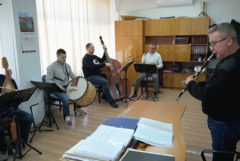 Спектакълът „Живата памет на времето“ отново на сцената в Добрич (ВИДЕО)