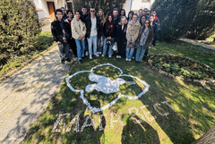 Ученици от СУ "Св. св. Кирил и Методий" създадоха символична композиция за Благовещение