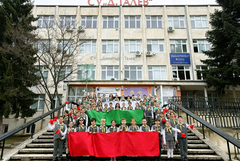 Второкласници от СУ „Димитър Талев“ почетоха героите за Трети март