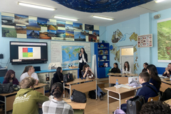 Зрелостници от СУ „Св. Климент Охридски“ пресъздадоха избори в интерактивен урок