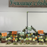 На Благовещение ученици от ПГАС зарадваха добричлии с подаръци - билкови семена