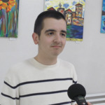 Осмокласник реди втора самостоятелна изложба, вдъхновен от красотата на родната земя (ВИДЕО)