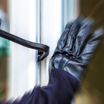 Задържаха 36-годишен мъж за кражба на 1030 евро от частен имот в село Зърнево