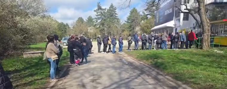 ФУТБОЛ: Опашка за билети се изви пред касата на стадион „Дружба“