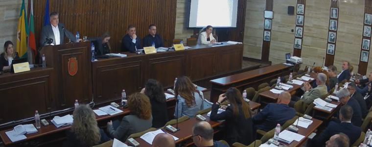 Общински съвет - Добрич прие компромисни нови минимални тарифи за такситата
