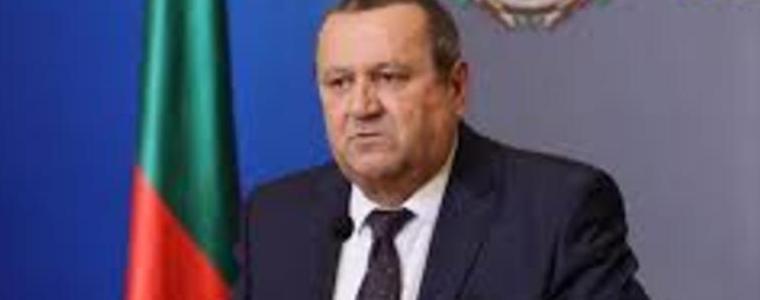 Около 60 000 заявления ще бъдат подадени за компенсацията от 20 евро за поскъпването на горивата, каза министър Хасан Адемов