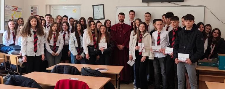 Прокурор Даниел Илиев гостува на ученици по повод Деня на Конституцията 